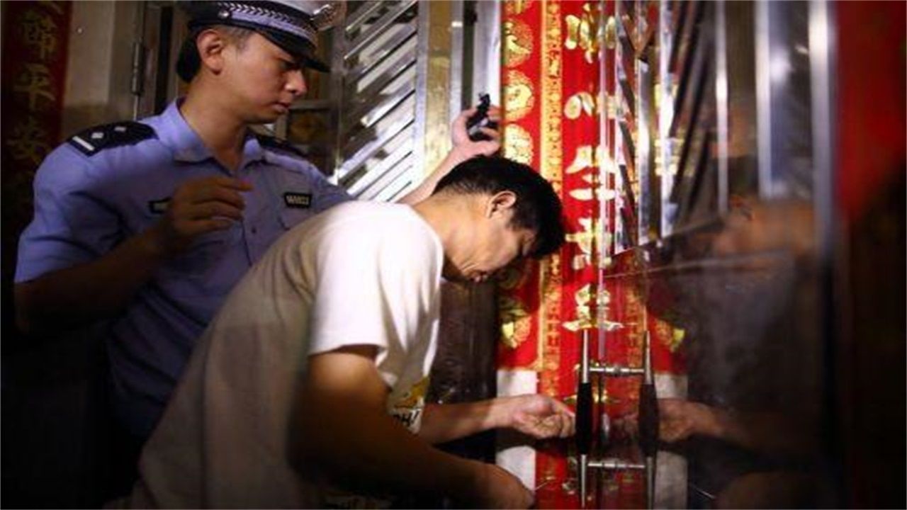 阜新请开锁师傅开了锁后，师傅